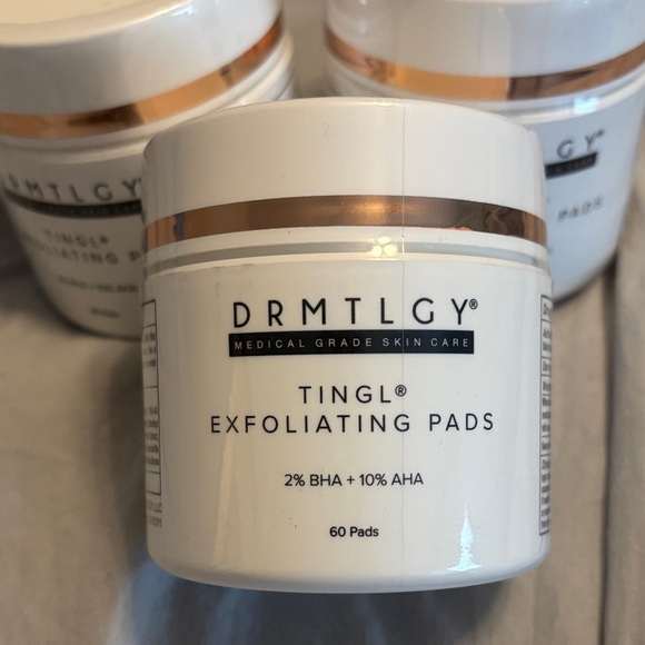 Drmtlgy Other - DRMTLGY TINGL Exfoliating Pads — White